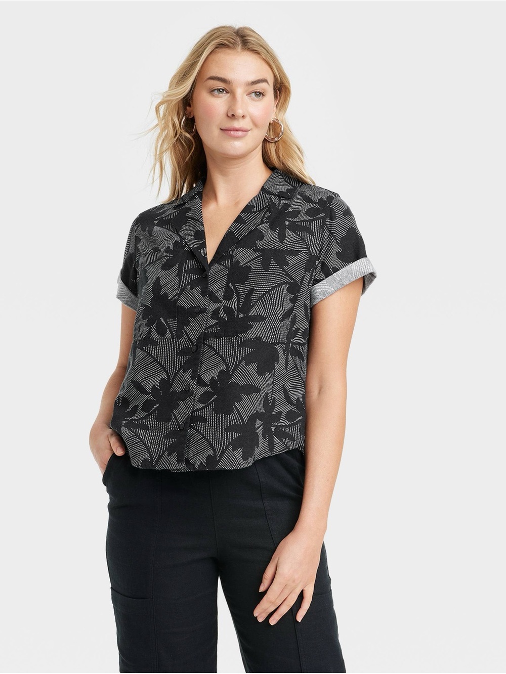 Universal Thread Black Floral-Print Short Sleeve Button Down Shirt